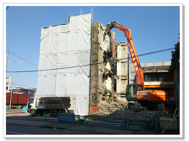 鉄筋コンクリート造建物解体の様子