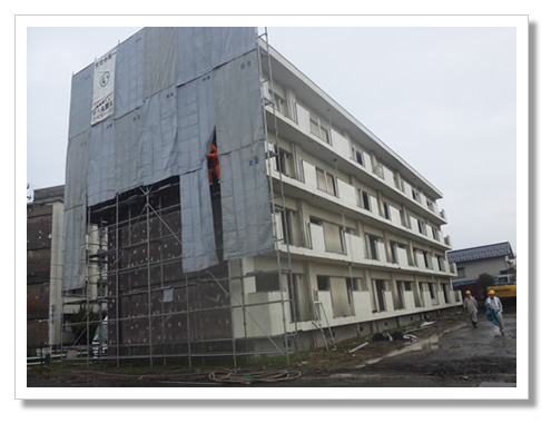 仮設足場組み立ての様子