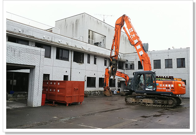 SRC造体育館解体の様子